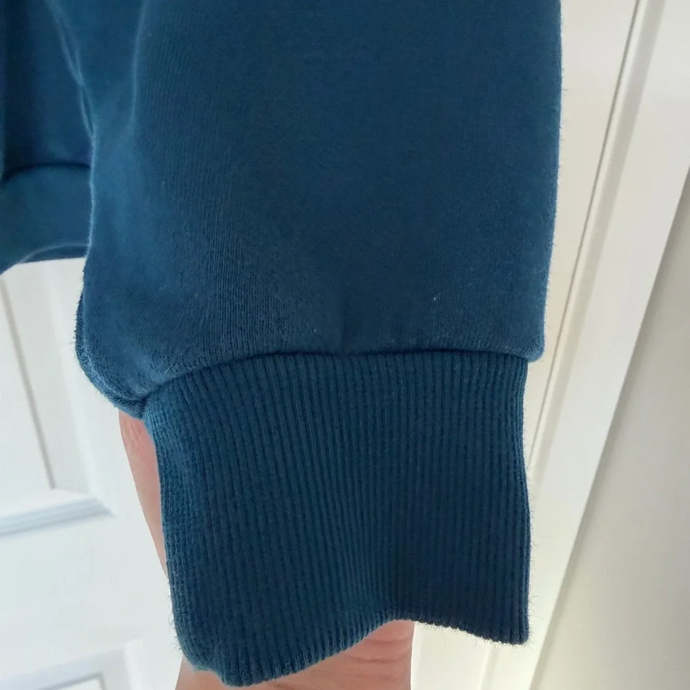 Auth.✅ ALO Yoga Accolade Crewneck in “Eclipse Blue” Size Large💙 - Picture 6 of 8